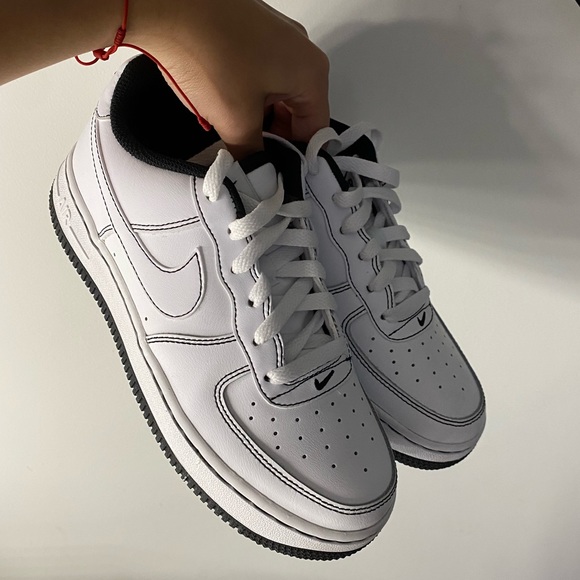 Nike Air Force 1 “black and white contrast stitch” - Picture 1 of 6